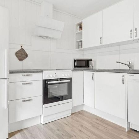 Lovely 1 Bedroom Downstairs Condo With Free Parking Place Svolvær Exterior foto